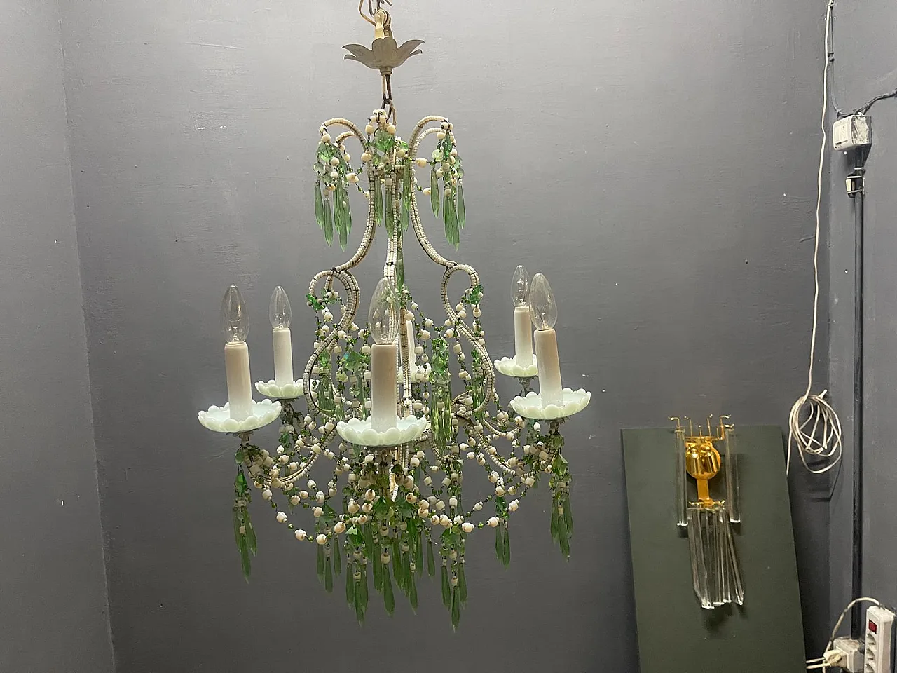 Lampadario in vetro opalino con gocce in cristallo blu e verde, anni '50 13
