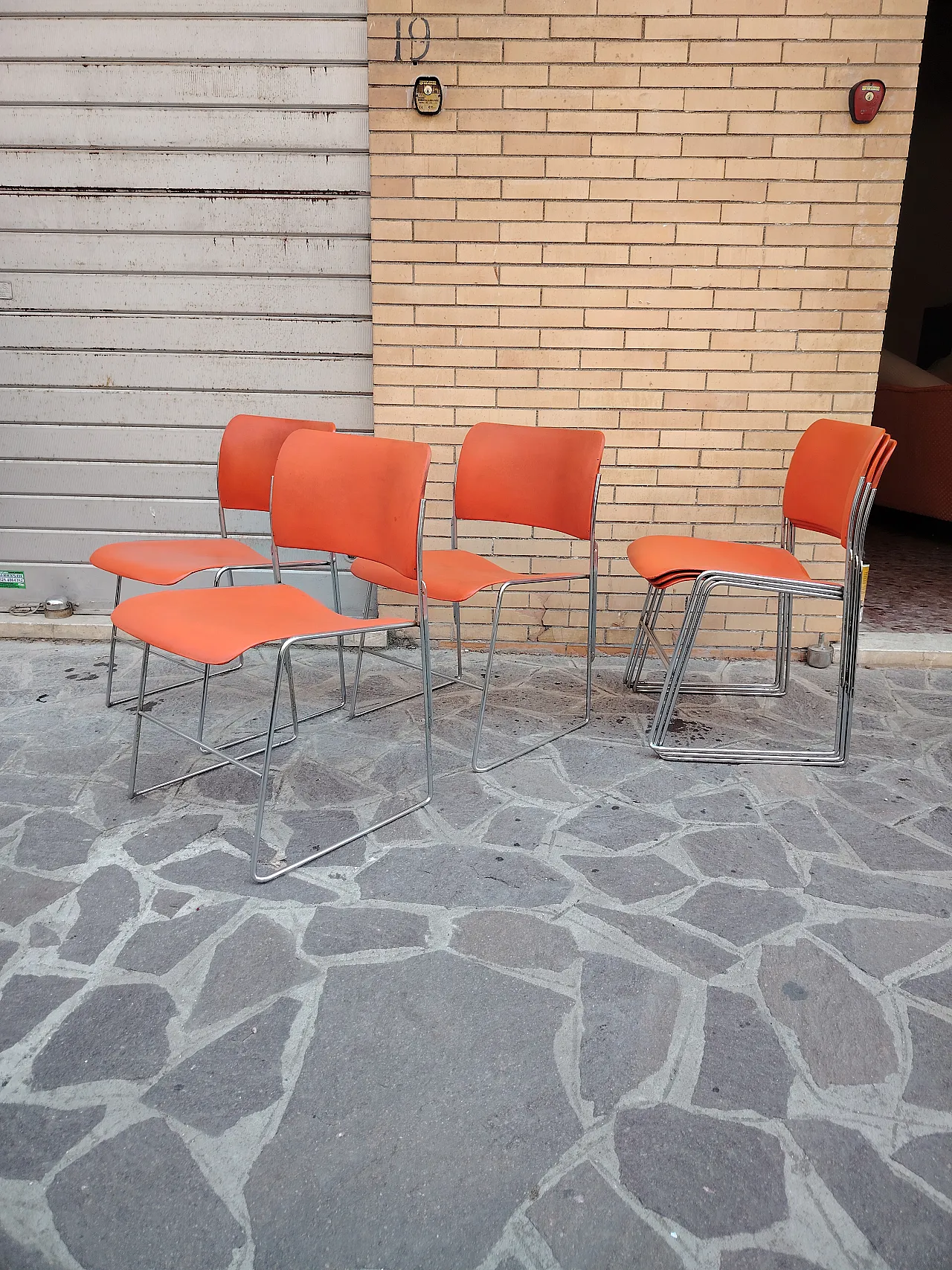 6 stackable chairs David Rowland, 70s 1