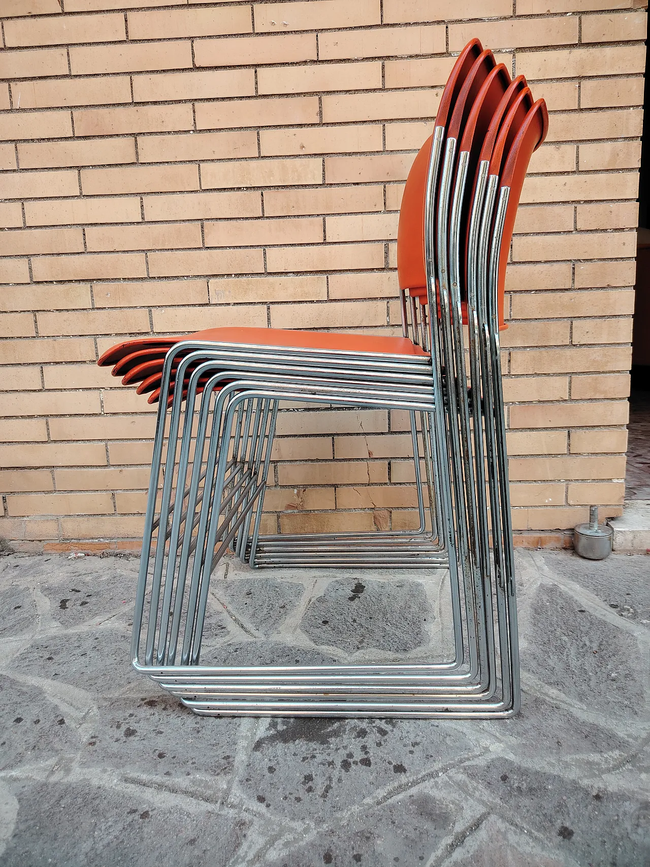 6 stackable chairs David Rowland, 70s 7