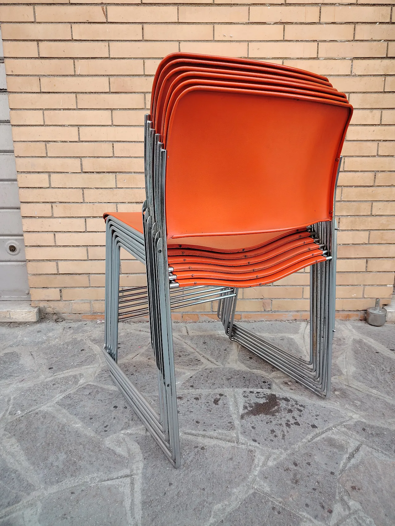 6 stackable chairs David Rowland, 70s 8
