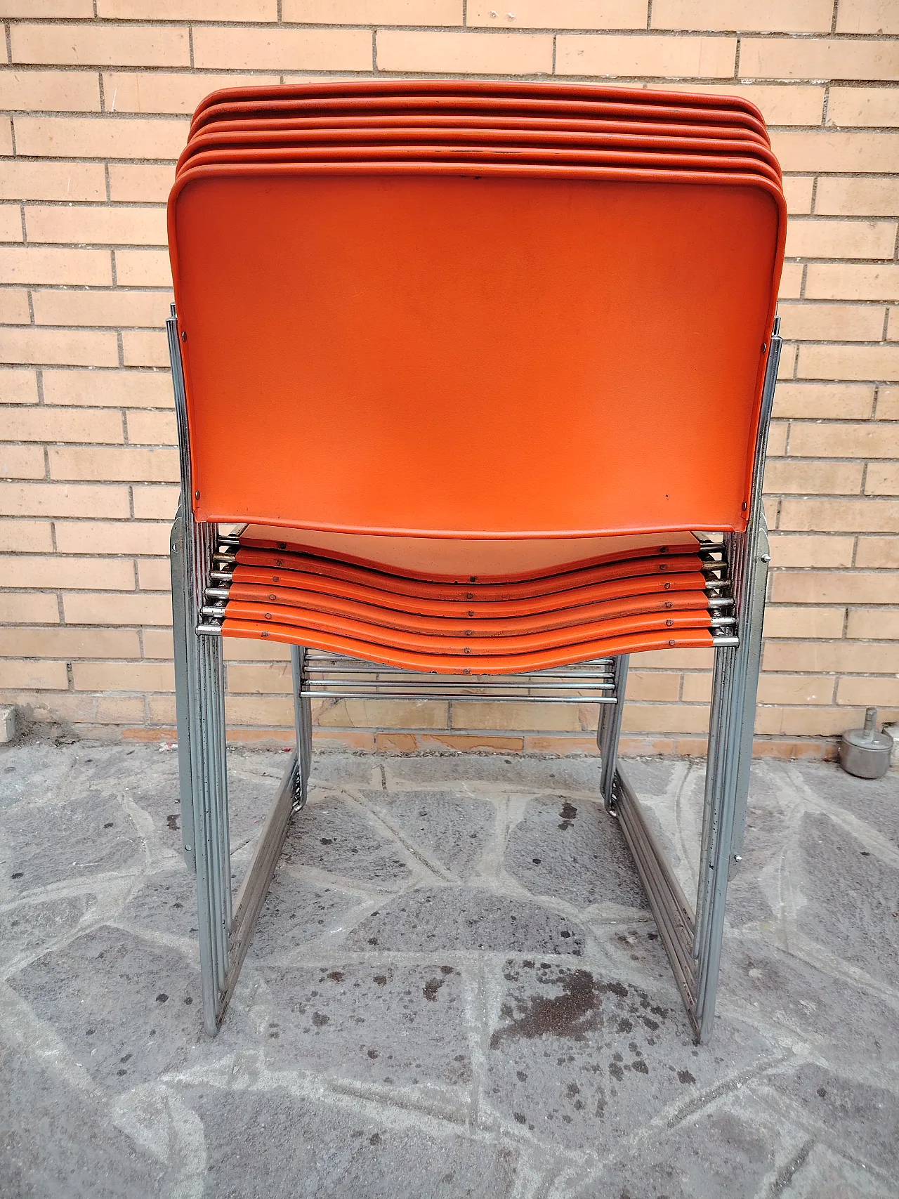 6 stackable chairs David Rowland, 70s 9