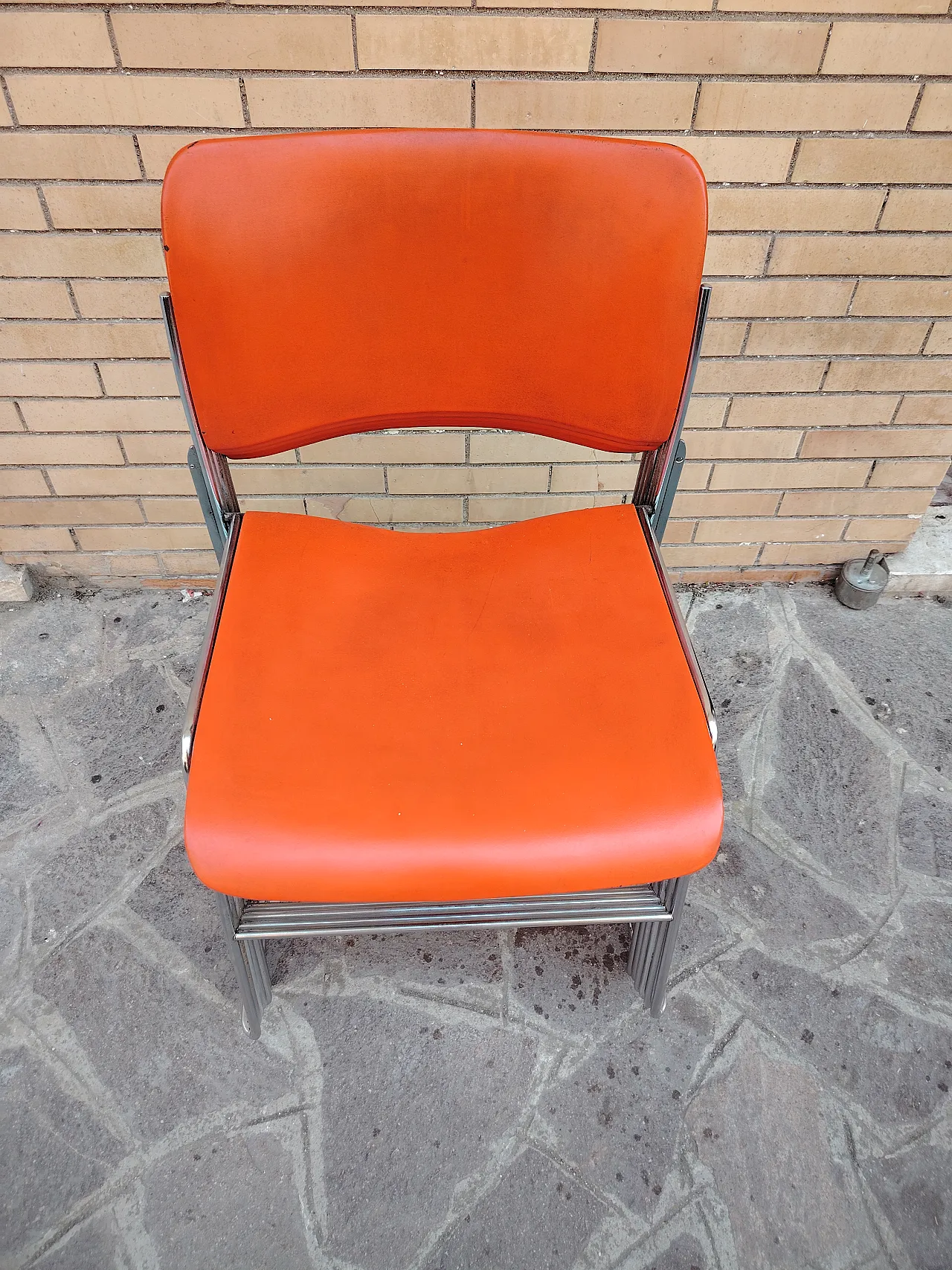 6 stackable chairs David Rowland, 70s 11