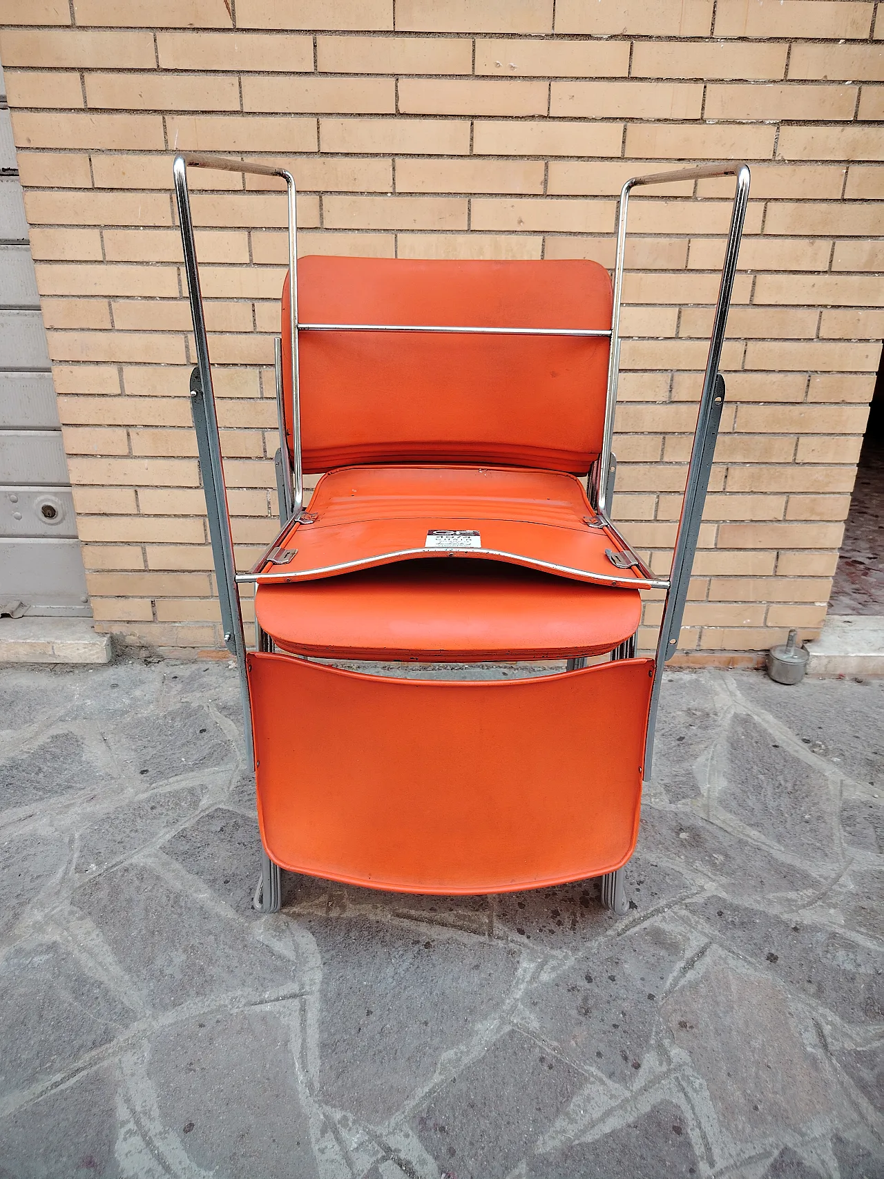 6 stackable chairs David Rowland, 70s 14