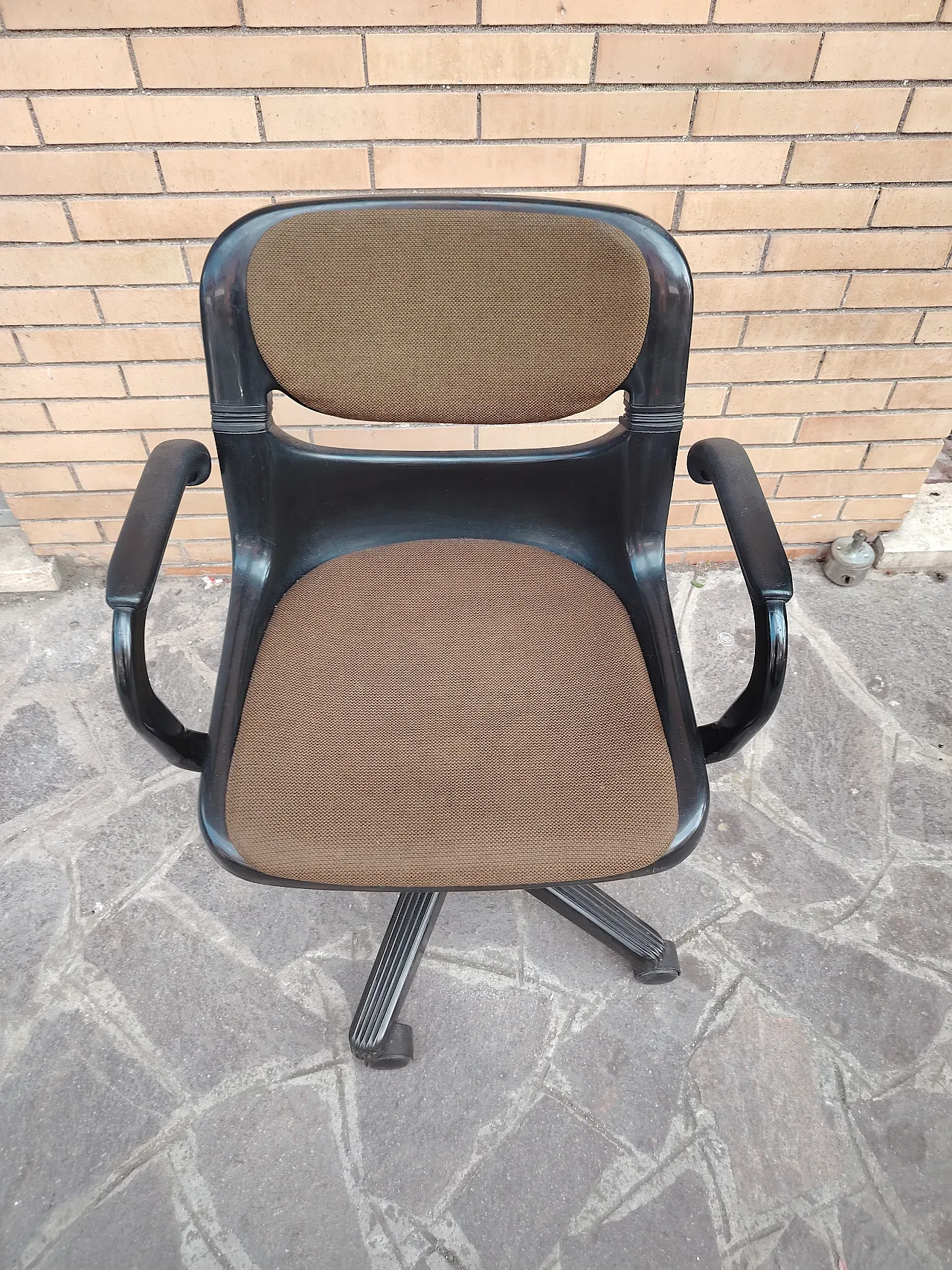 Swivel desk chair designed by Giancarlo Piretti, 80s 2