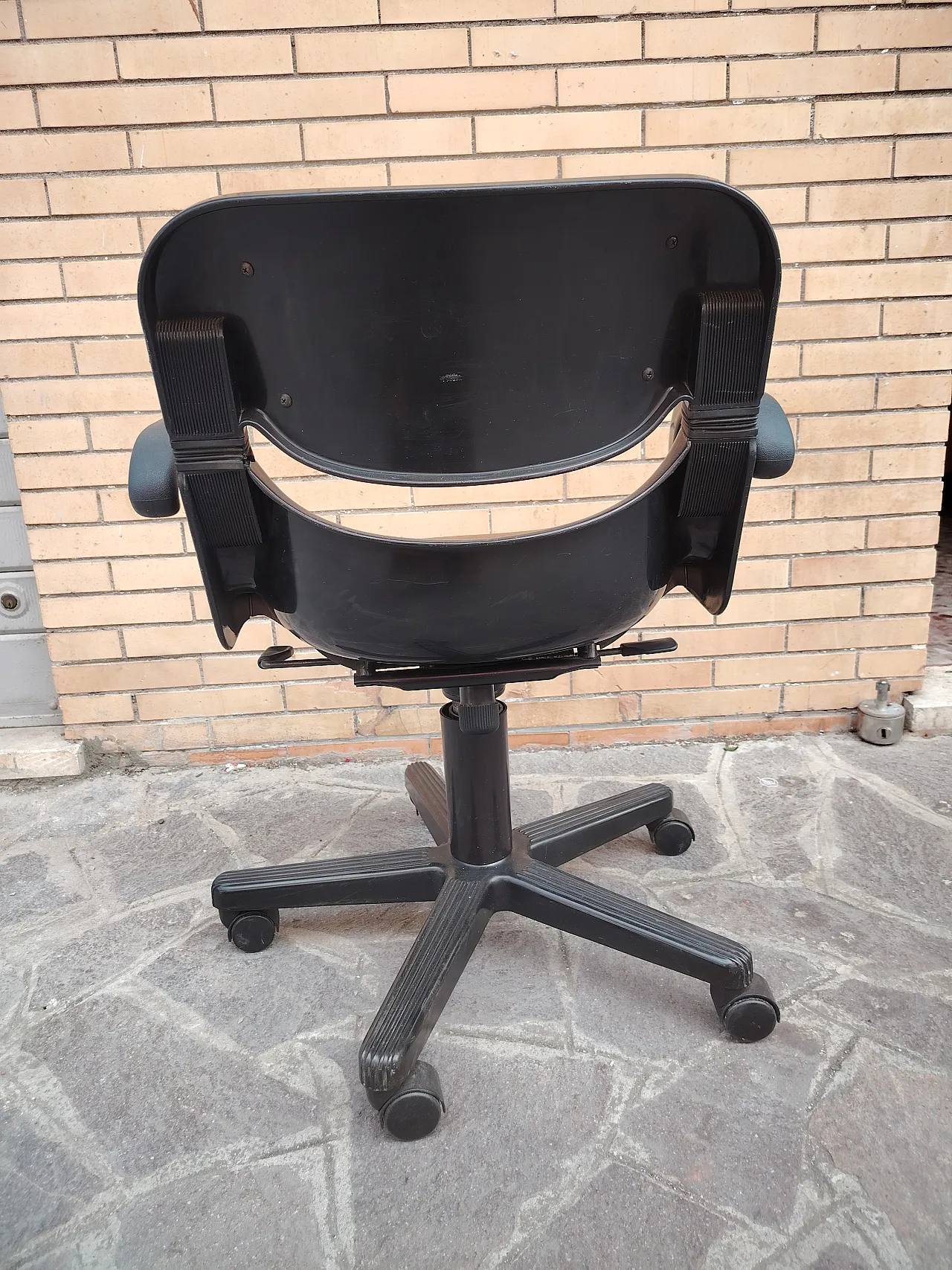 Swivel desk chair designed by Giancarlo Piretti, 80s 5