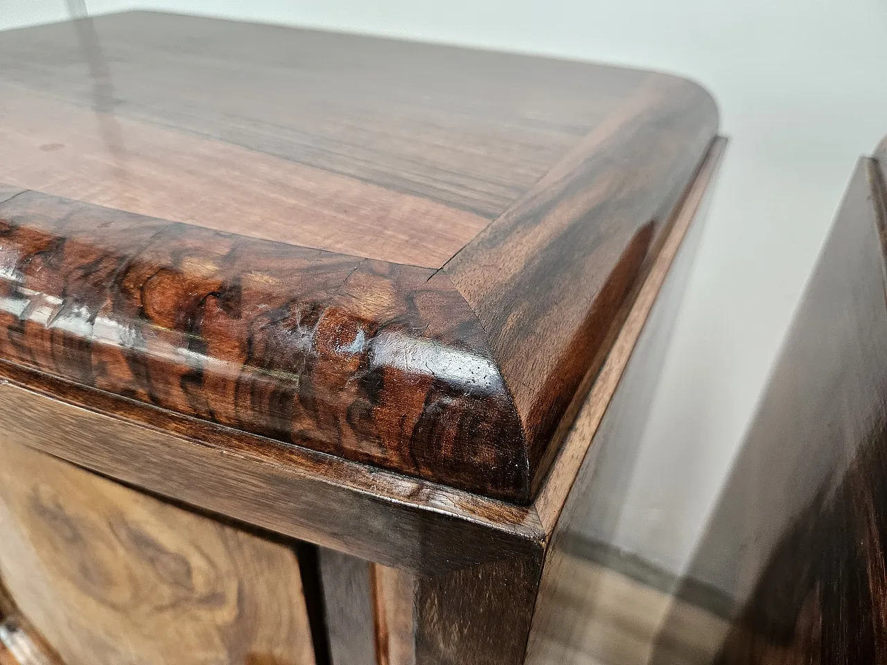 1940s Tuscan bedside tables in walnut root 8