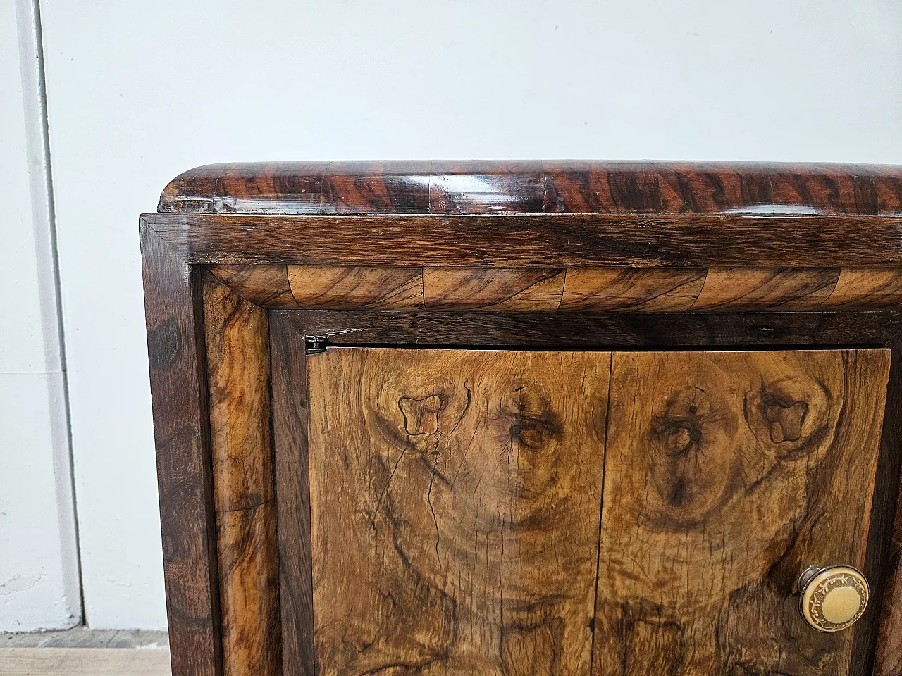1940s Tuscan bedside tables in walnut root 11