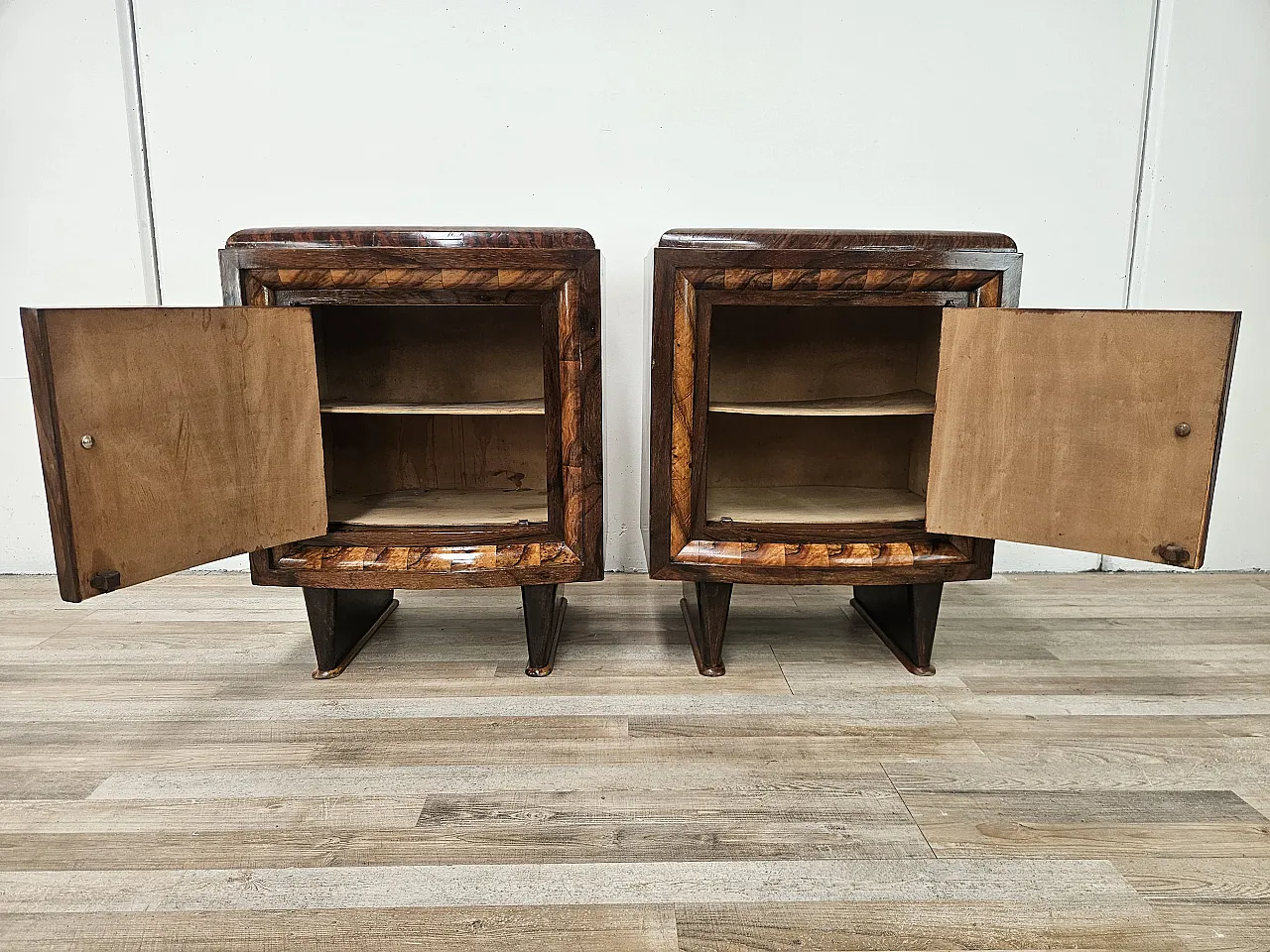 1940s Tuscan bedside tables in walnut root 12