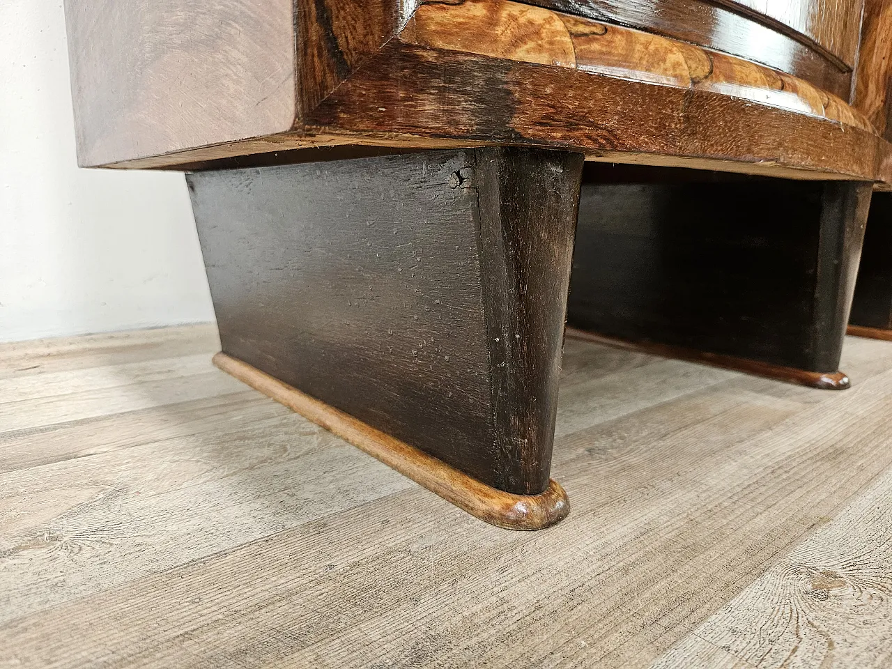 1940s Tuscan bedside tables in walnut root 16