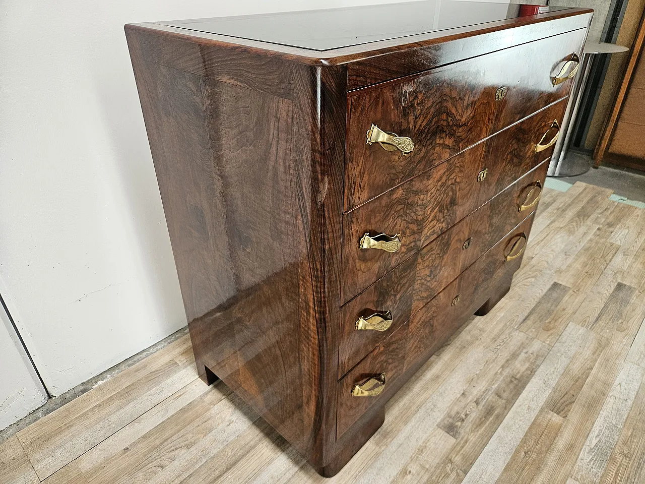 1940s Art Deco chest of drawers in walnut root with black glass top 3