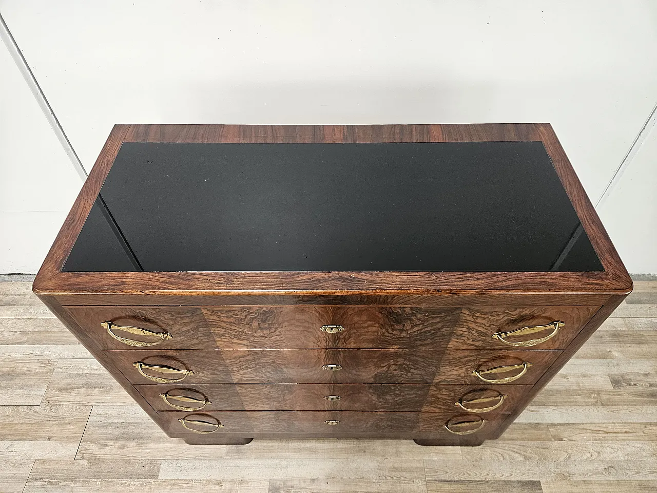 1940s Art Deco chest of drawers in walnut root with black glass top 4