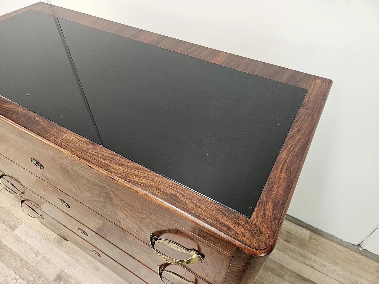 1940s Art Deco chest of drawers in walnut root with black glass top 5