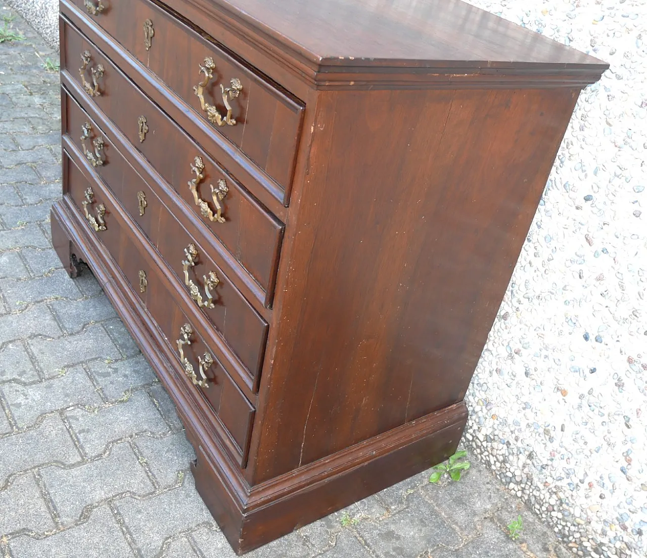 Chest of drawers in walnut, 18th century 5