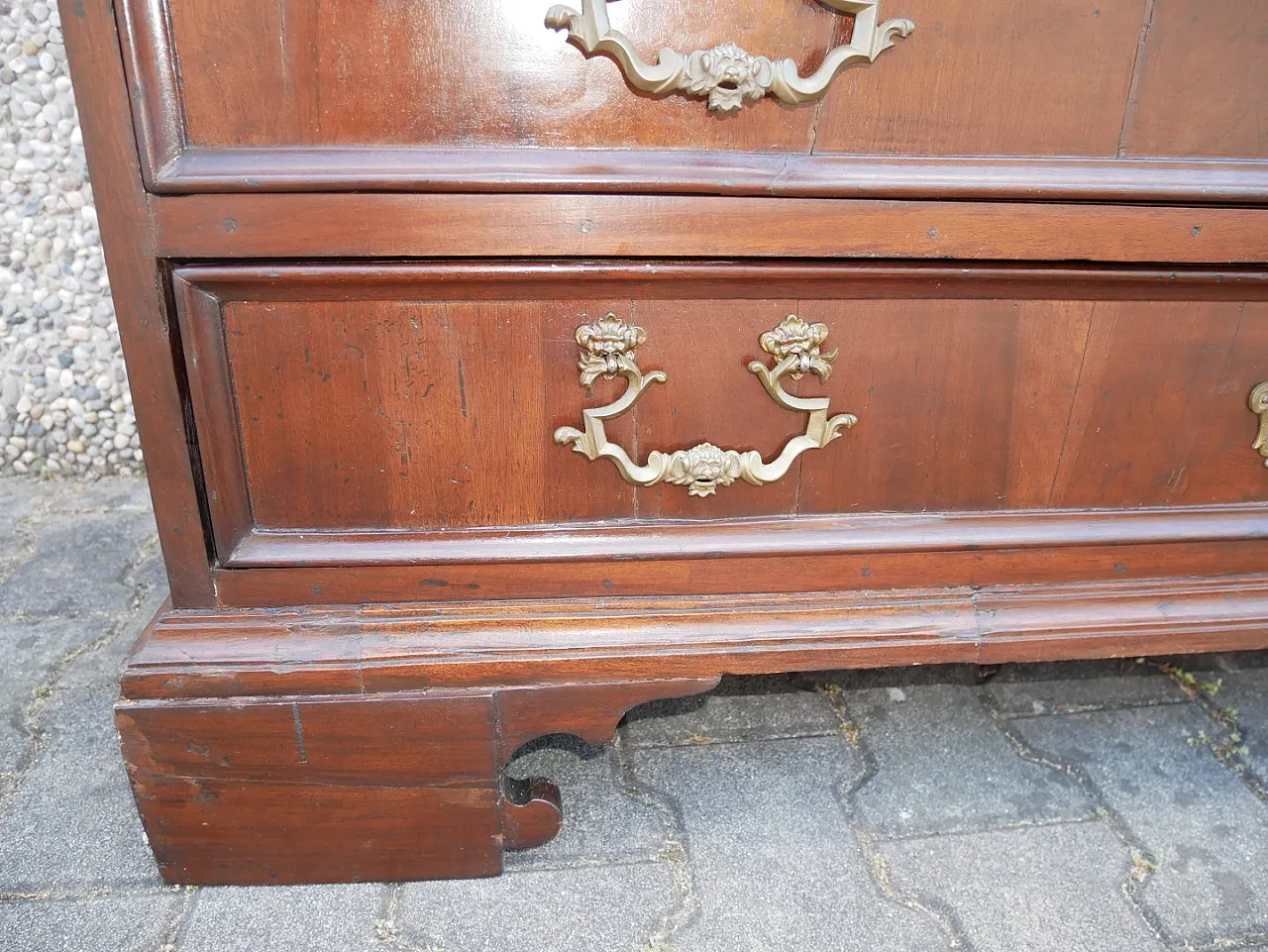 Chest of drawers in walnut, 18th century 6