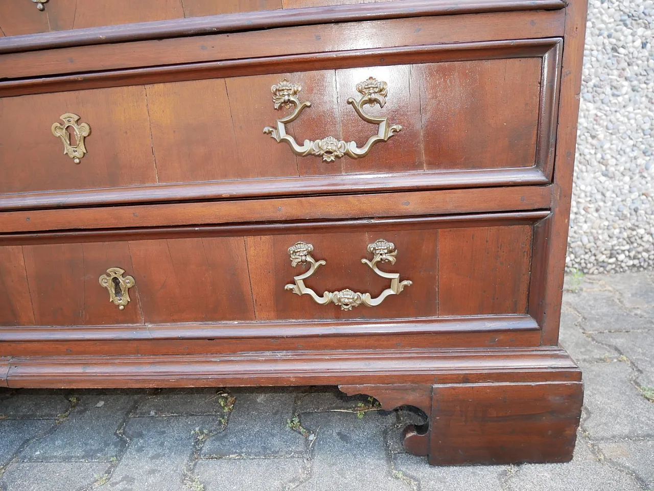 Chest of drawers in walnut, 18th century 7