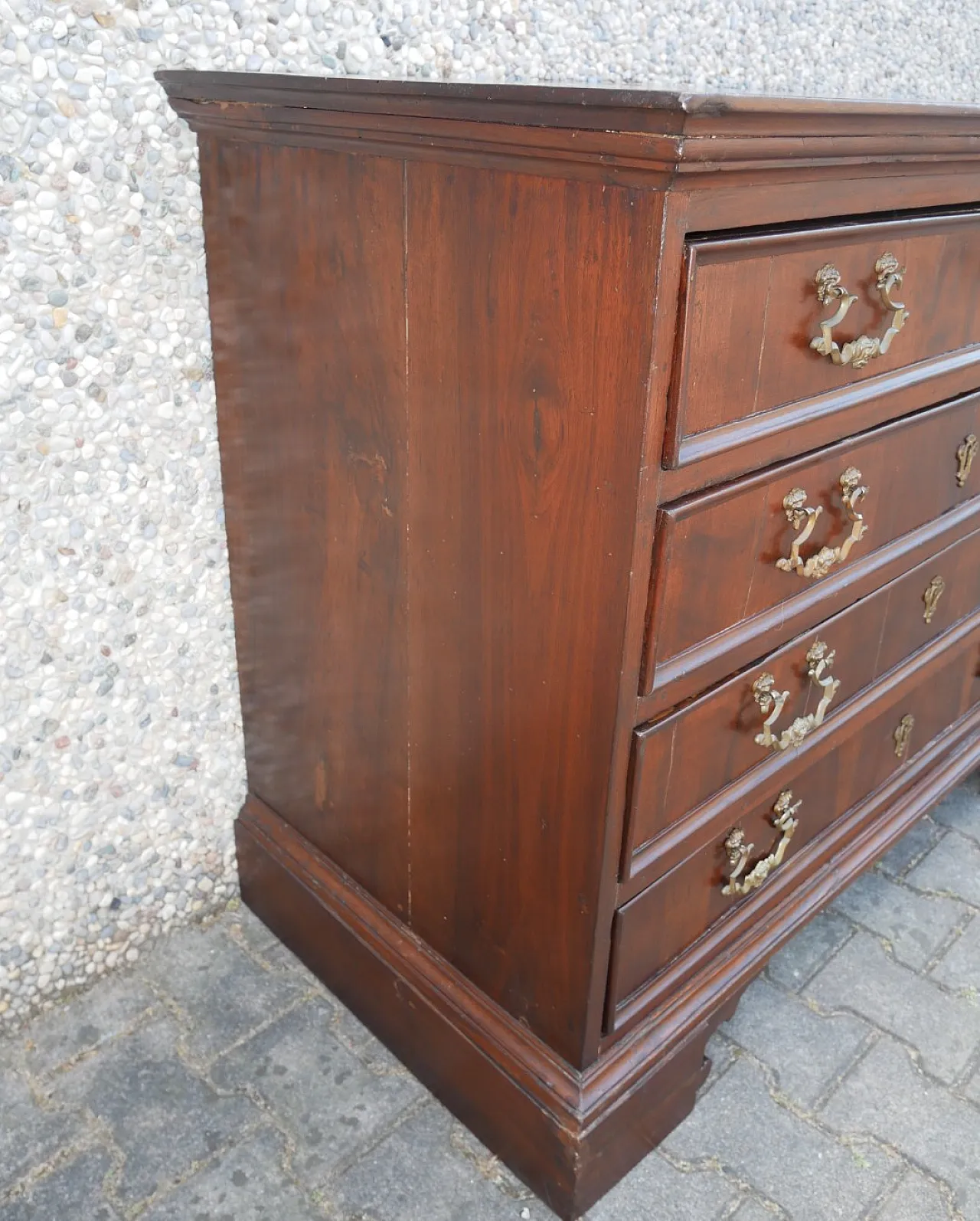 Chest of drawers in walnut, 18th century 9