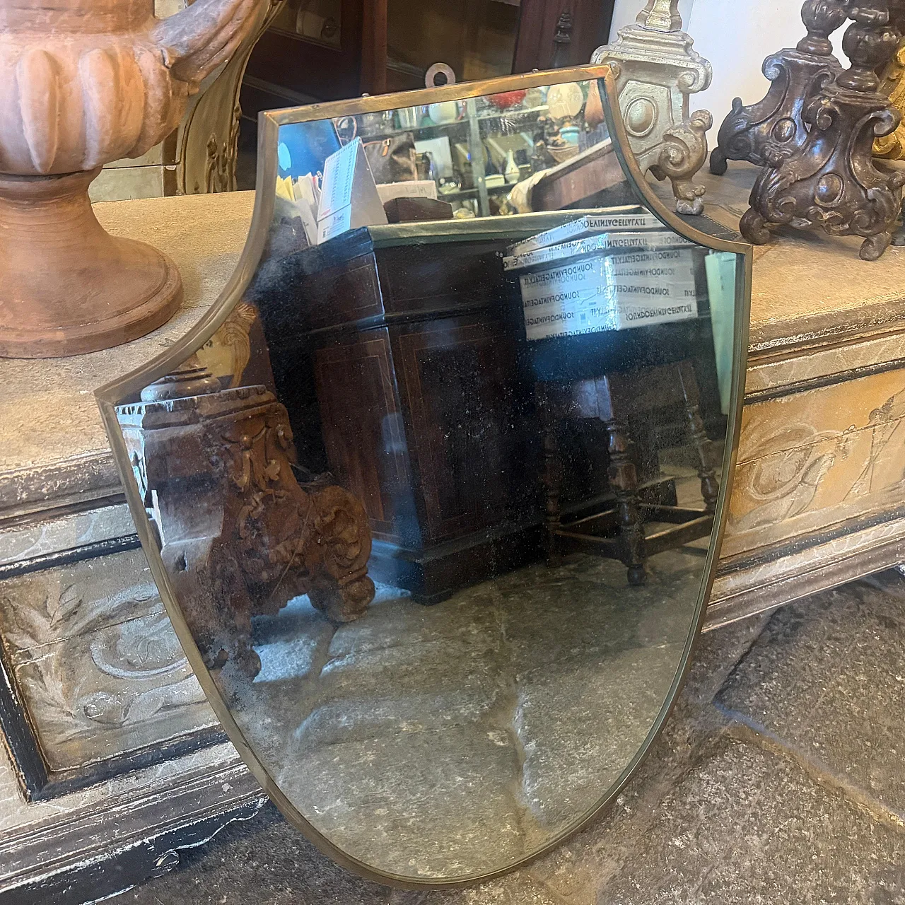 Specchio da parete con scudo d'ottone di Gio Ponti, anni '50 4