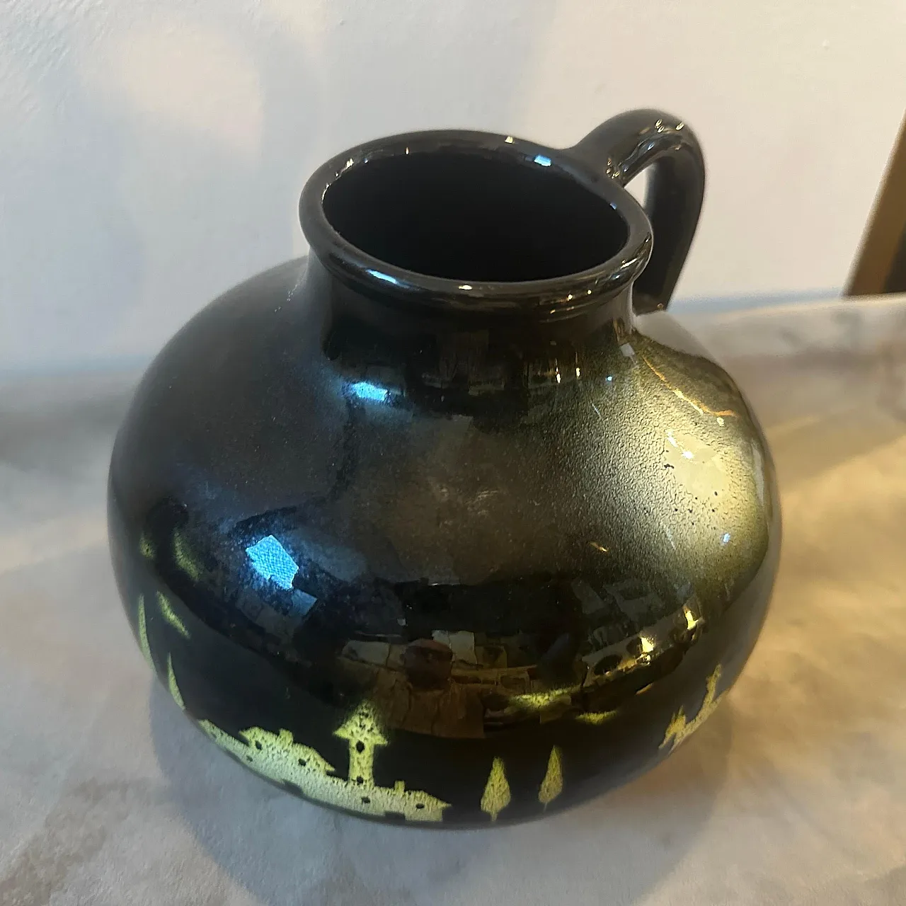 Brocca in ceramica nera e gialla Art Deco spazzolata ad aria, anni '30 7