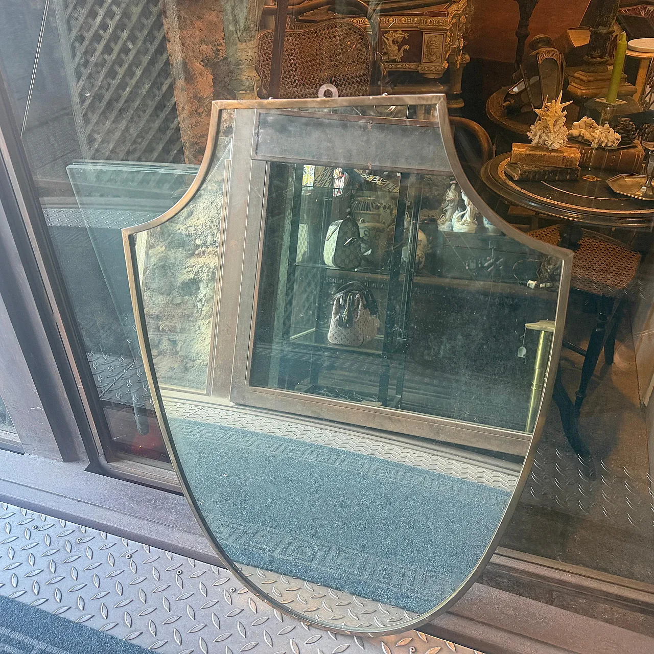 Specchio da parete con scudo d'ottone di Gio Ponti, anni '50 5