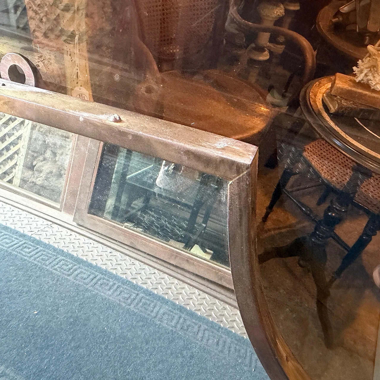 Specchio da parete con scudo d'ottone di Gio Ponti, anni '50 6