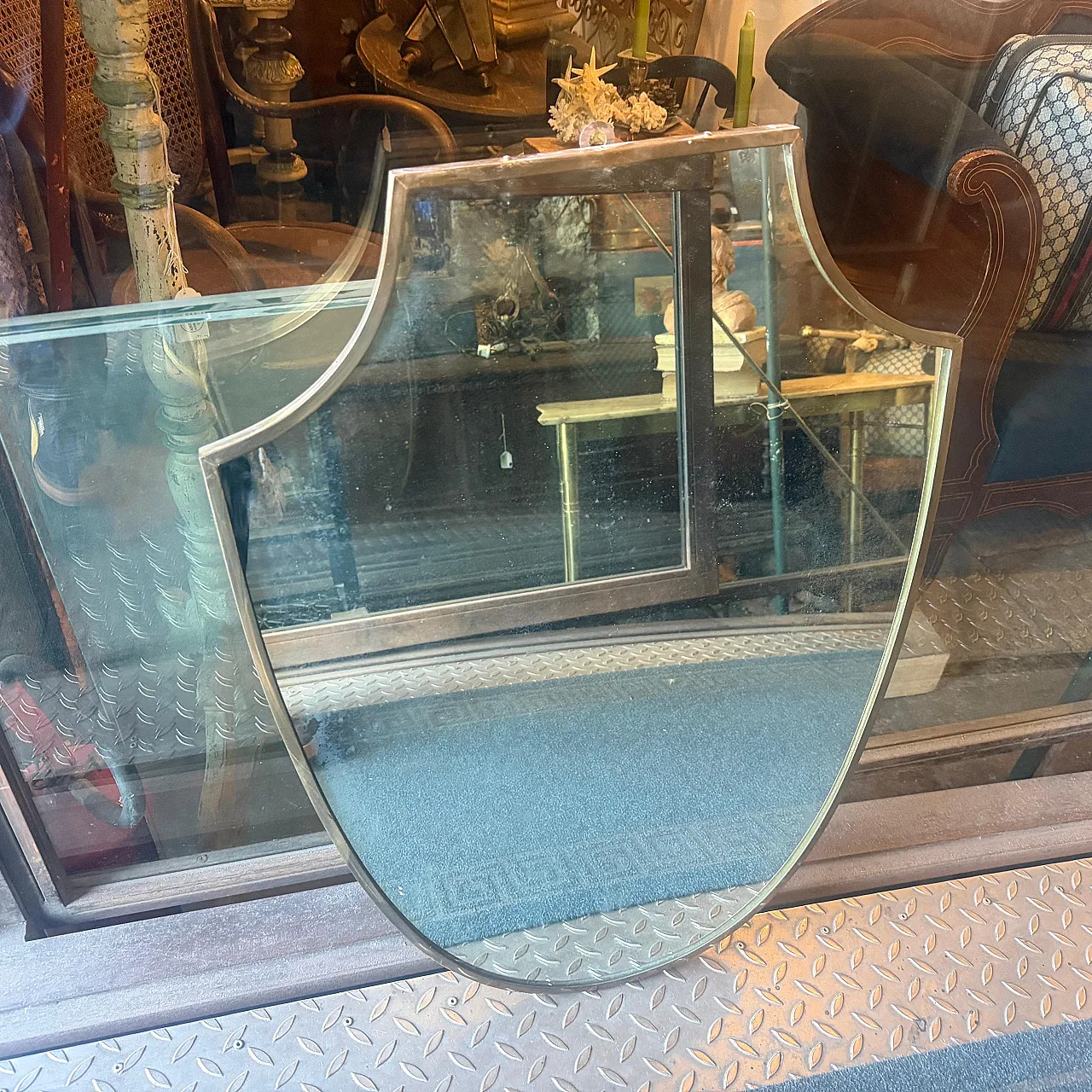 Specchio da parete con scudo d'ottone di Gio Ponti, anni '50 11