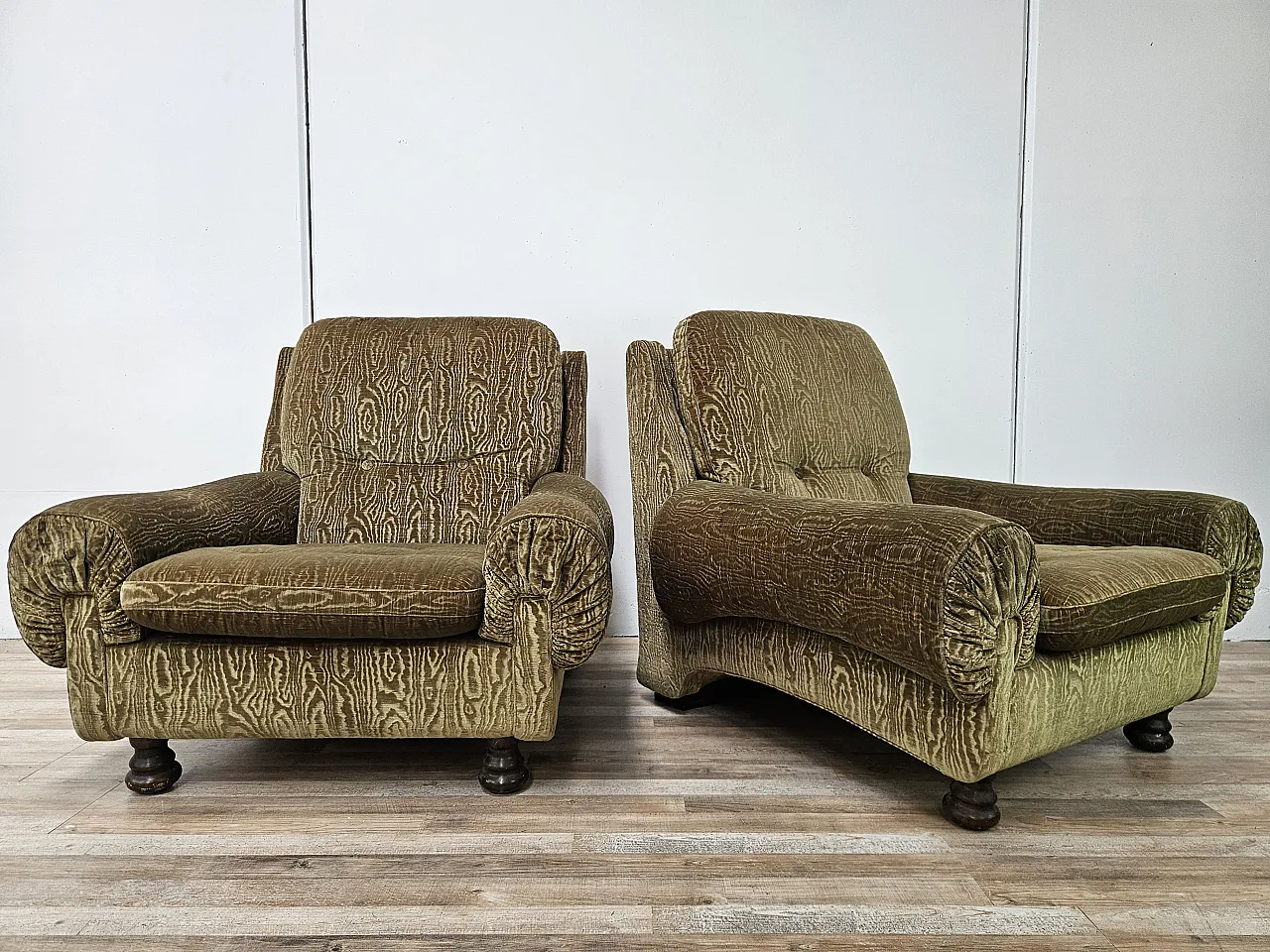 Pair of Italian armchairs from the 1970s 1