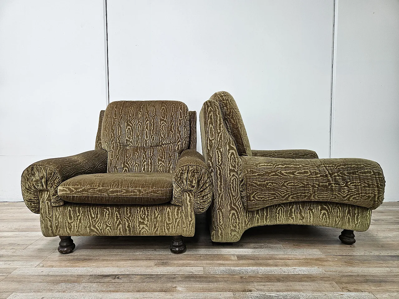 Pair of Italian armchairs from the 1970s 2