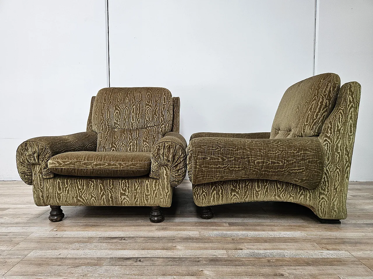 Pair of Italian armchairs from the 1970s 4