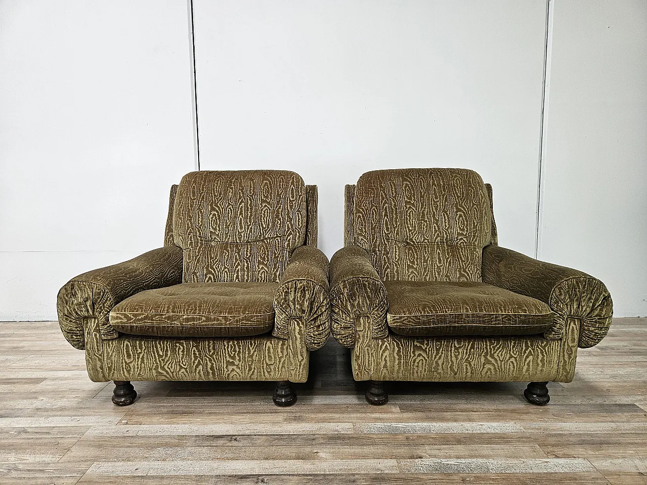Pair of Italian armchairs from the 1970s 5