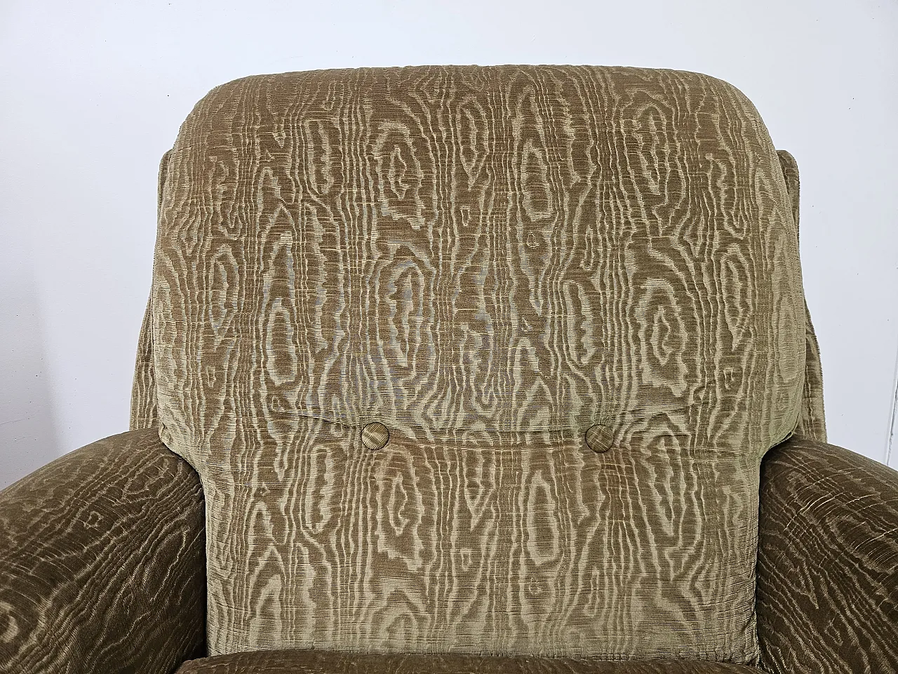 Pair of Italian armchairs from the 1970s 8