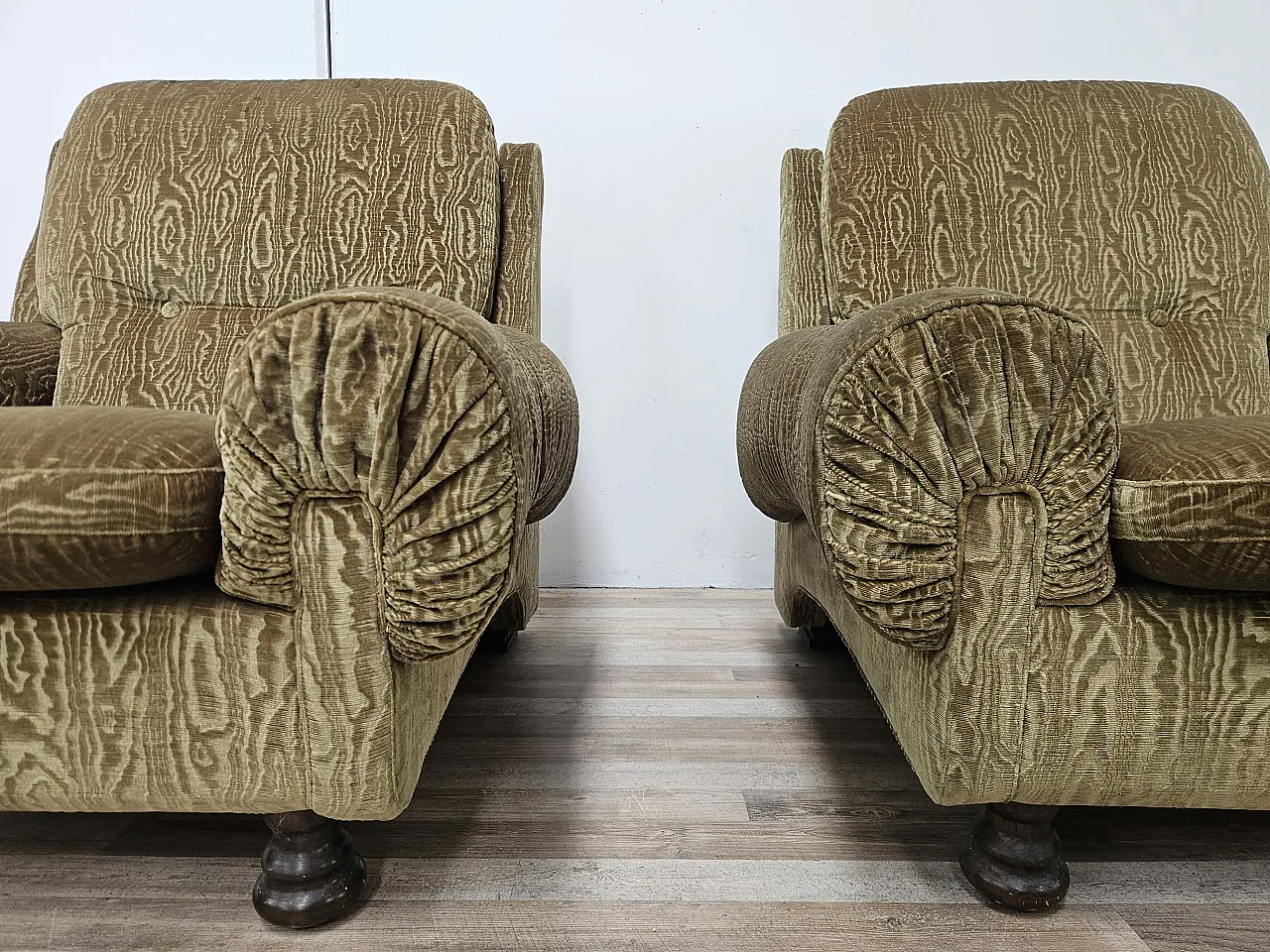 Pair of Italian armchairs from the 1970s 11