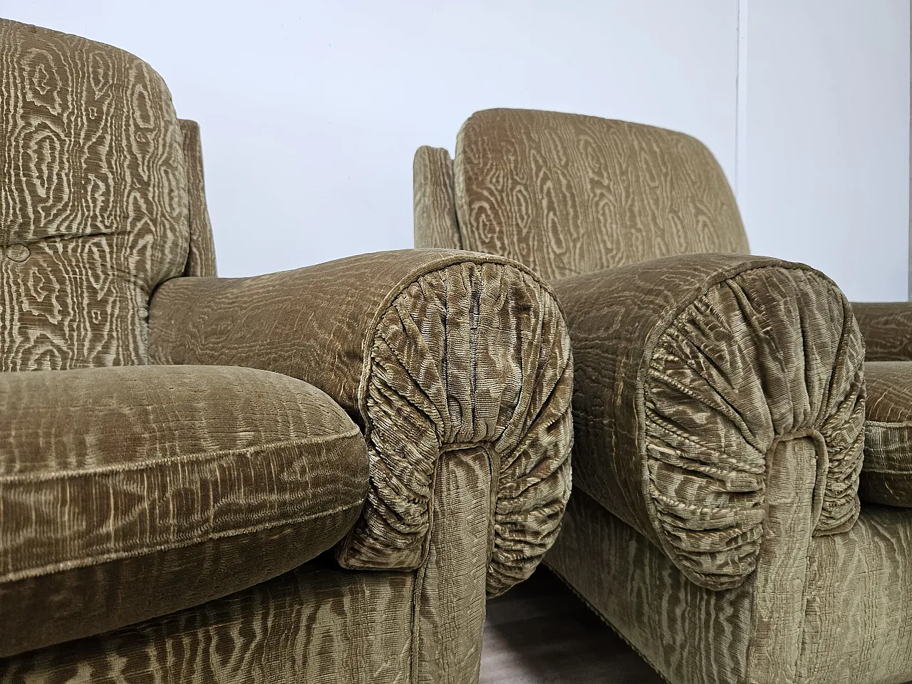 Pair of Italian armchairs from the 1970s 12