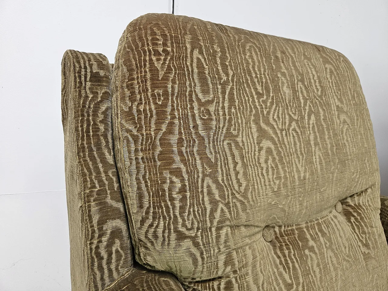 Pair of Italian armchairs from the 1970s 13