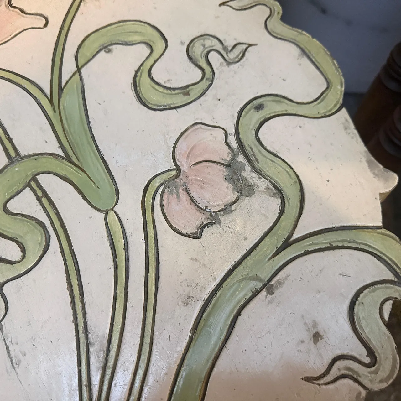 Art Nouveau lacquered wood round coffee table, early 20th century 3