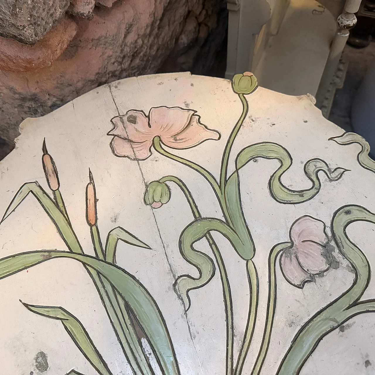 Art Nouveau lacquered wood round coffee table, early 20th century 6