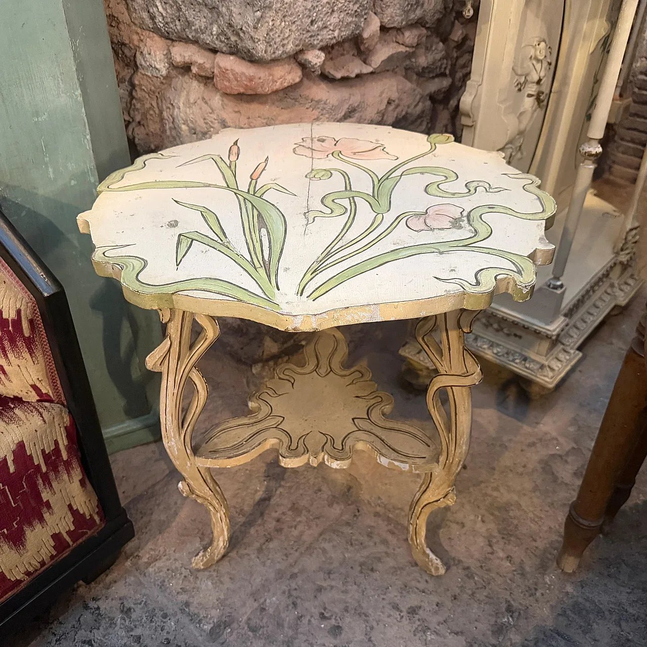 Art Nouveau lacquered wood round coffee table, early 20th century 7