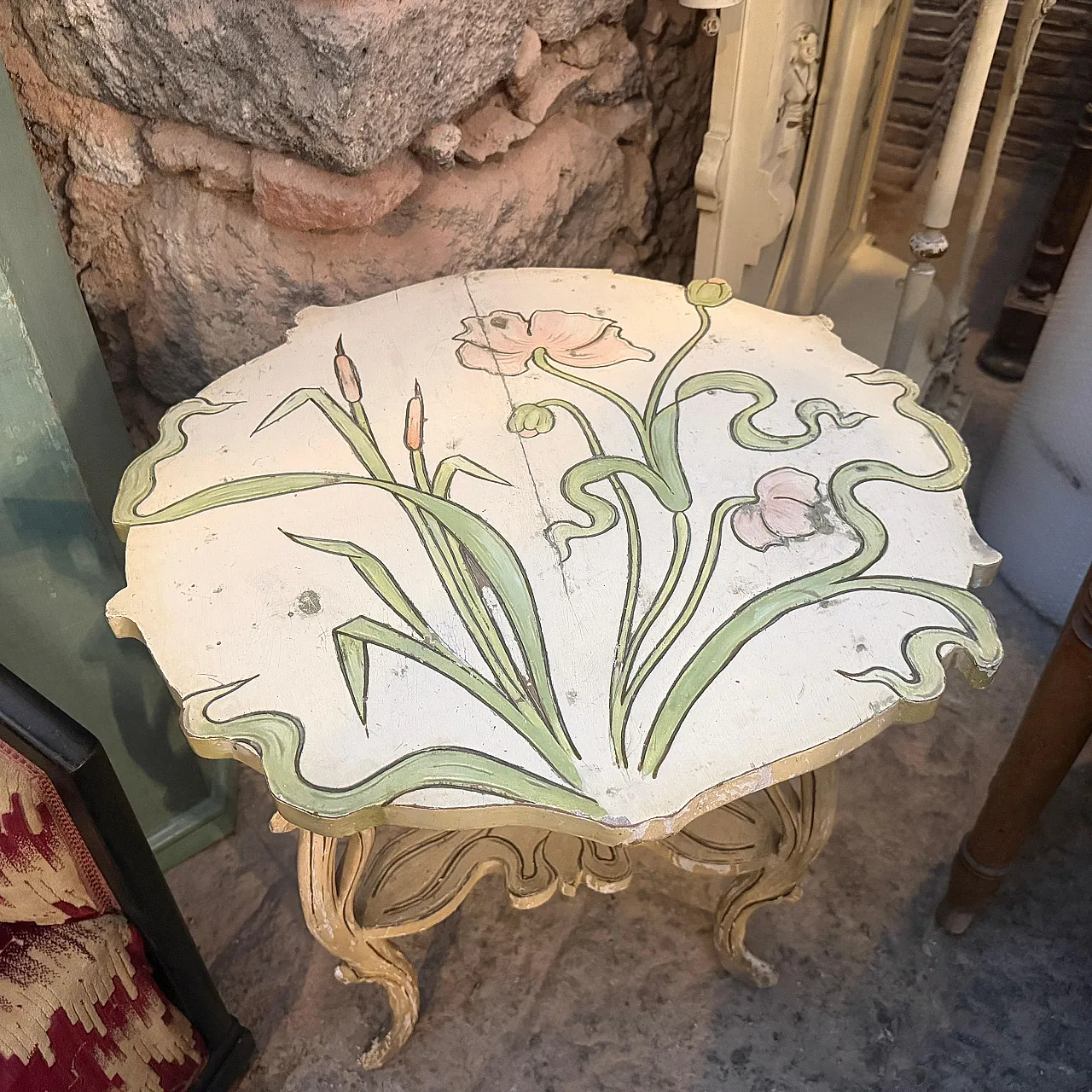 Art Nouveau lacquered wood round coffee table, early 20th century 15