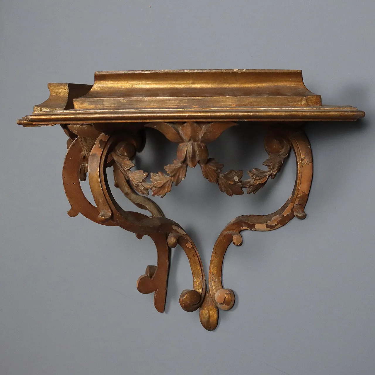 Coppia di mensoline ad angolo in legno dorato, '700 3