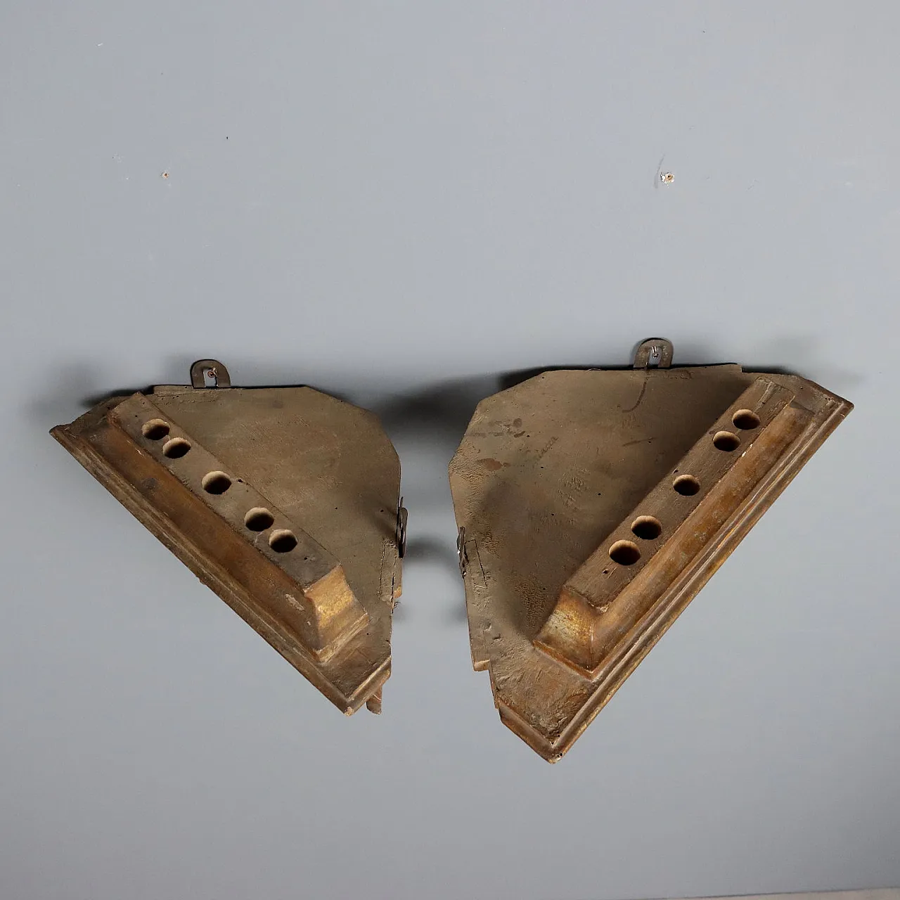 Coppia di mensoline ad angolo in legno dorato, '700 5