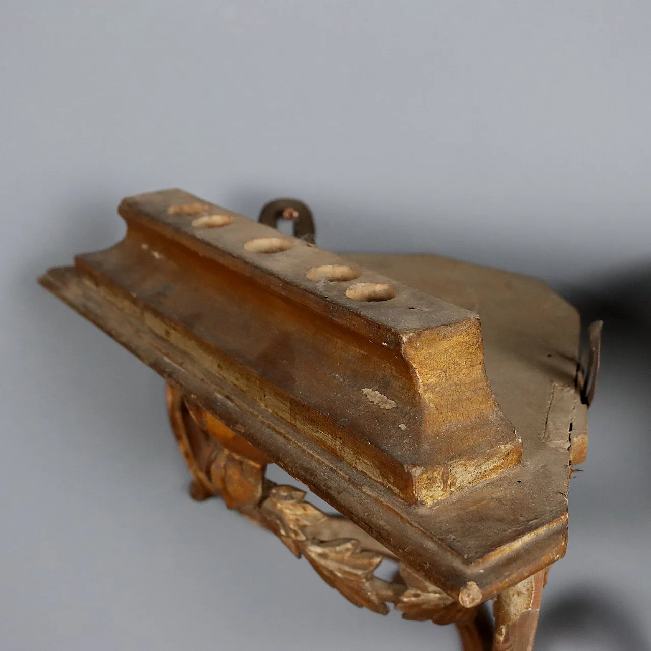 Coppia di mensoline ad angolo in legno dorato, '700 6