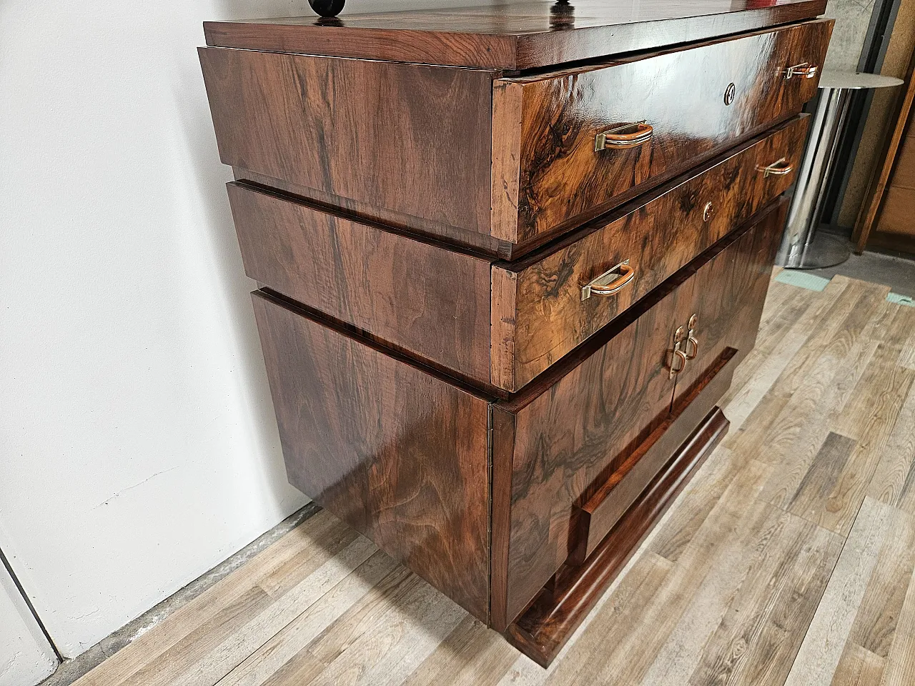 1940s Art Deco sideboard in walnut root with mirror 3