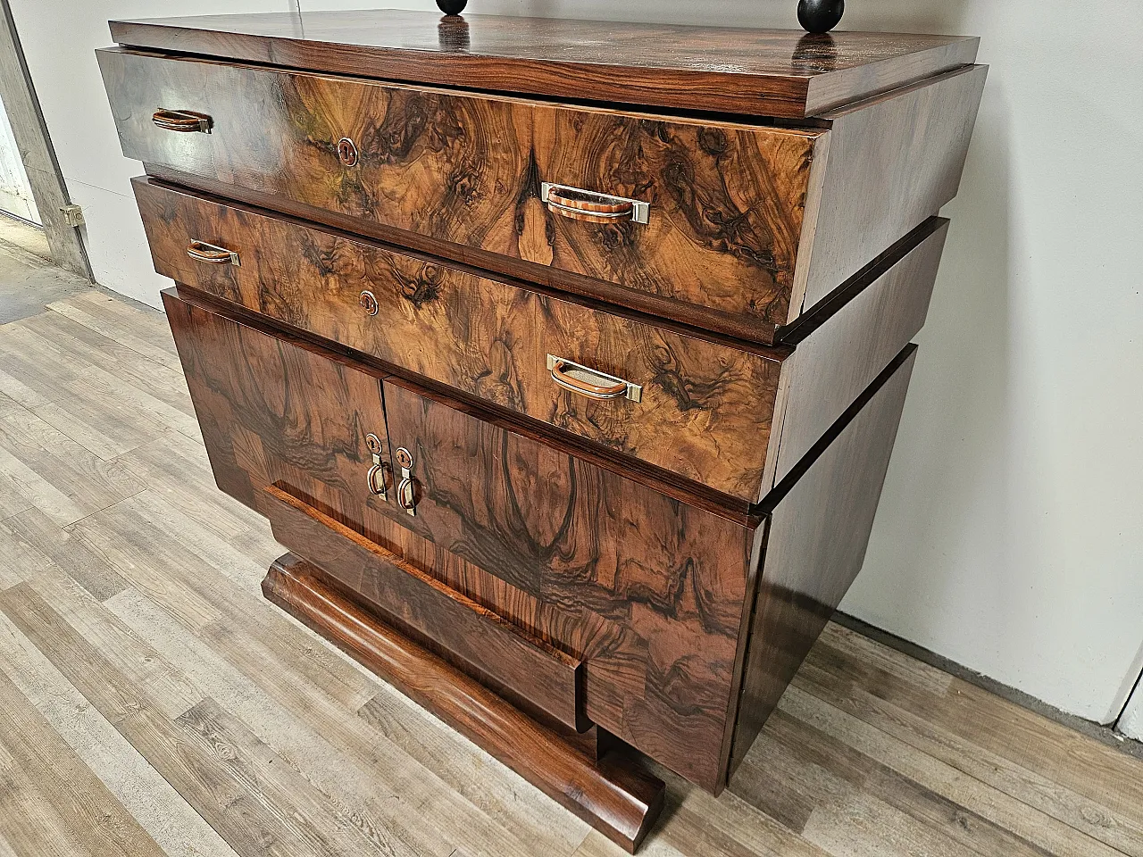 1940s Art Deco sideboard in walnut root with mirror 4