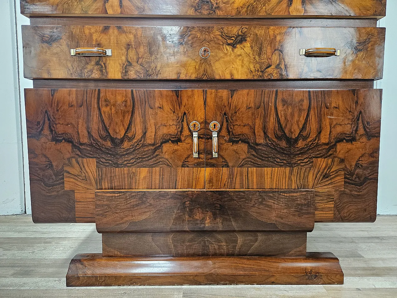 1940s Art Deco sideboard in walnut root with mirror 16