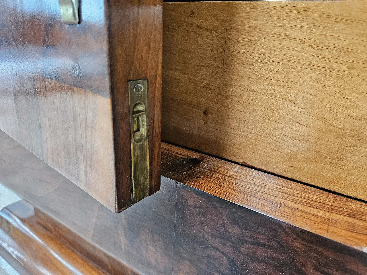 1940s Art Deco sideboard in walnut root with mirror 21