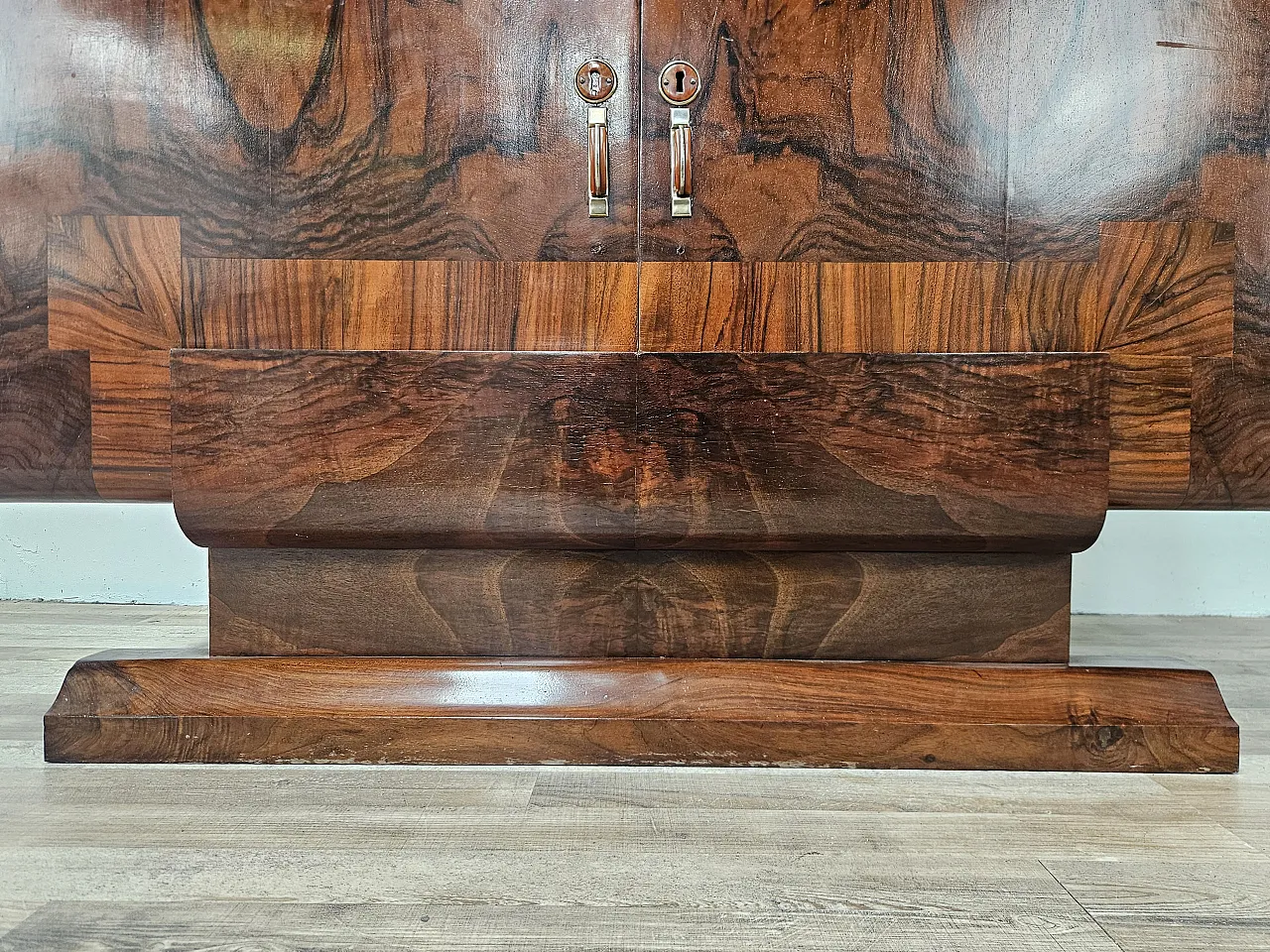 1940s Art Deco sideboard in walnut root with mirror 24