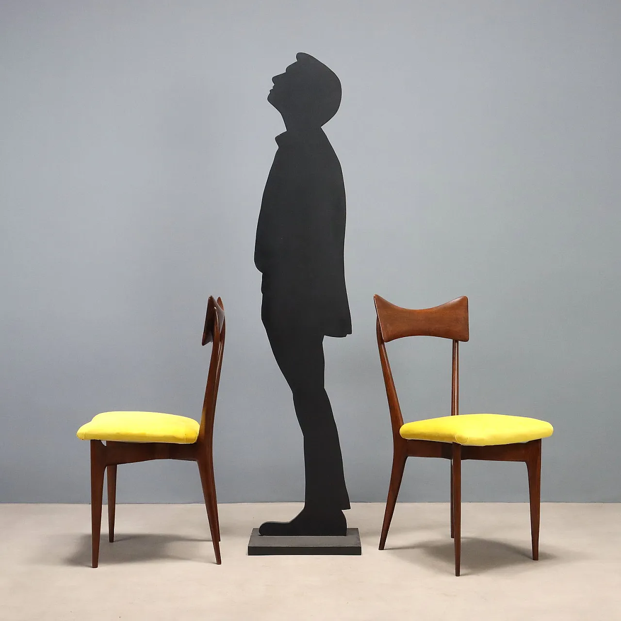 4 Chairs in wood and velvet, mid-20th century 2