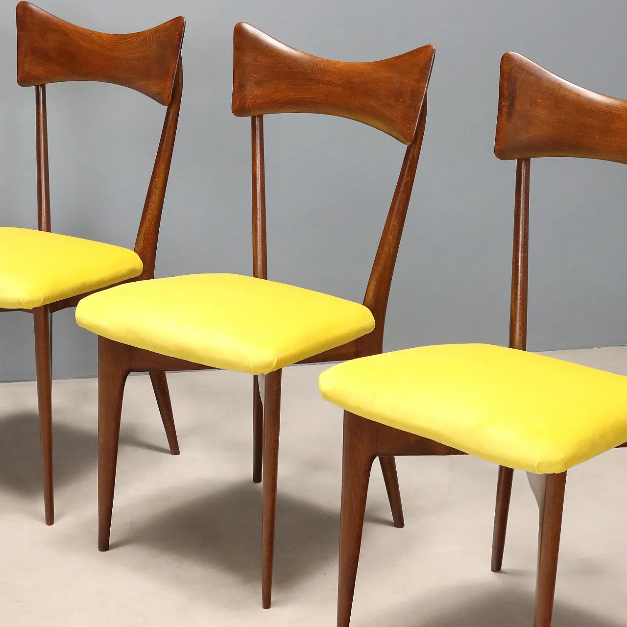 4 Chairs in wood and velvet, mid-20th century 3