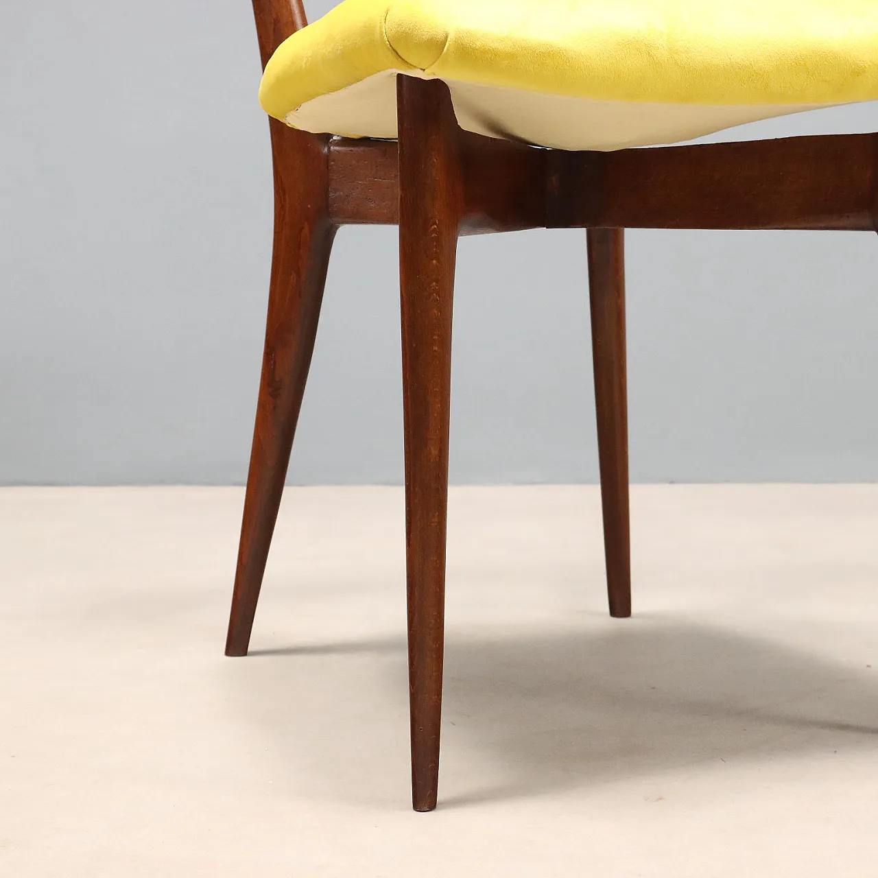 4 Chairs in wood and velvet, mid-20th century 8