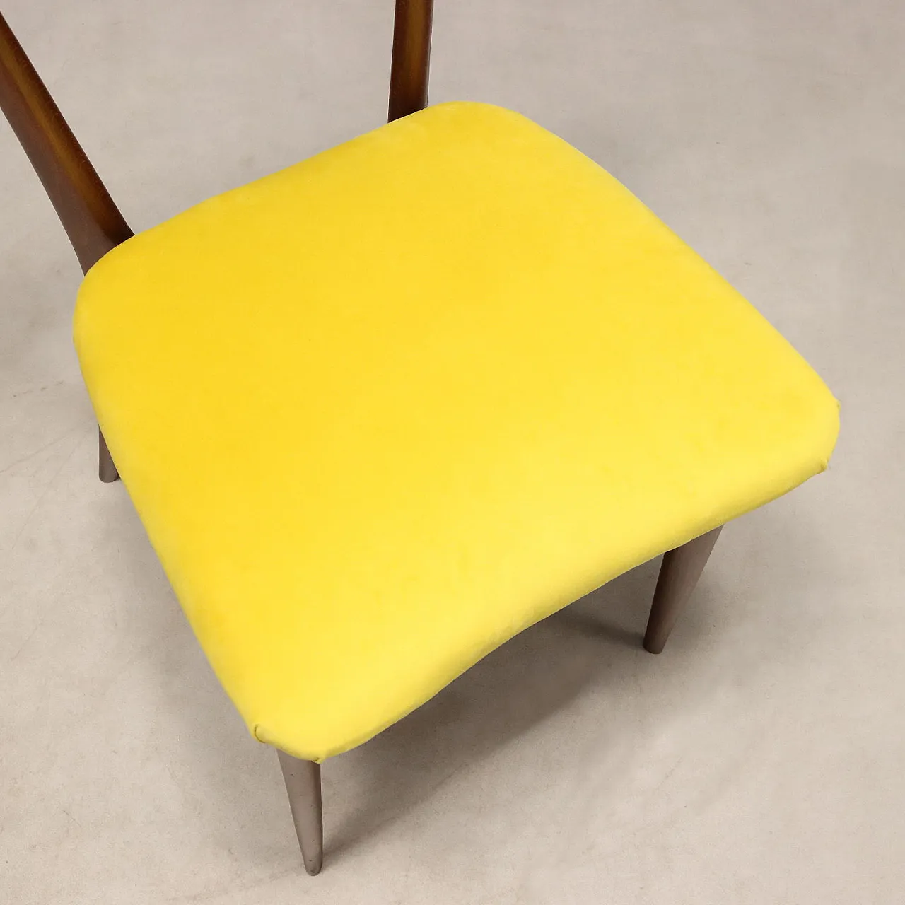 4 Chairs in wood and velvet, mid-20th century 9