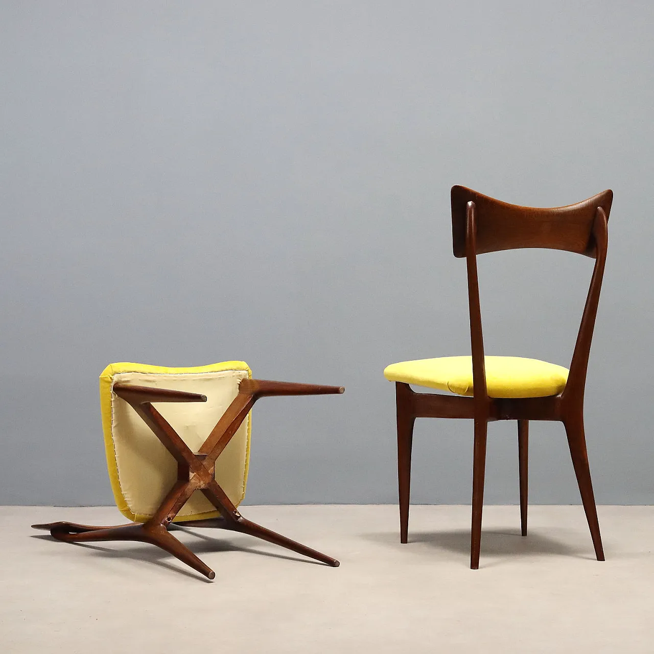 4 Chairs in wood and velvet, mid-20th century 10